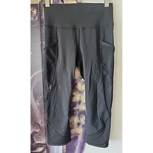 LULULEMON Black Workout Cropped Leggings Mesh Inserts Size‎ 6